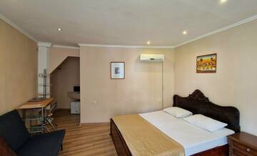 Фото номера Трехместный номер Гостиница Анастасия г. Туапсе 9