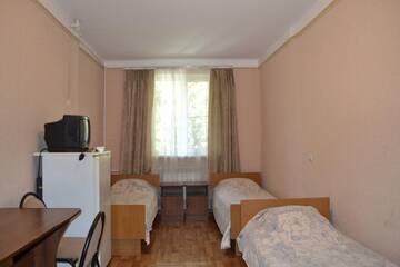 Фото номера Трехместный без удобств Гостиница Туапсе г. Туапсе 3