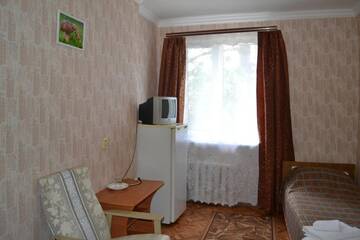 Фото номера Трехместный без удобств Гостиница Туапсе г. Туапсе 4