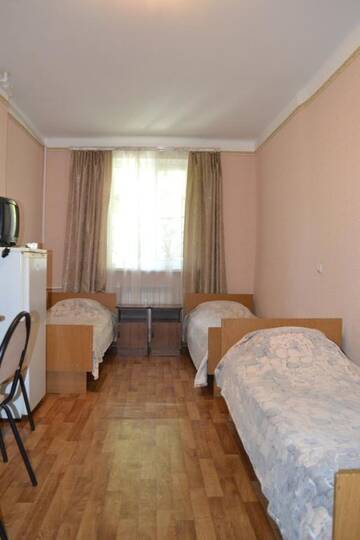 Фото номера Трехместный без удобств Гостиница Туапсе г. Туапсе 2