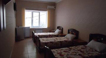 Фото номера Стандартный трехместный номер Гостиница Теплый номерок Гостевой дом г. Туапсе 5