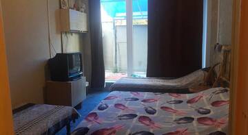 Фото номера Трехместный номер Гостиница Калараша г. Туапсе 2