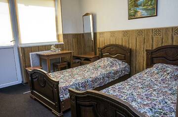 Фото номера Номер стандарт с 3 односпальными кроватями с балконом Гостиница Олимп г. Туапсе 2