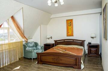 Фото номера 3-местный номер улучшенный семейный Гостиница Олимп г. Туапсе 2