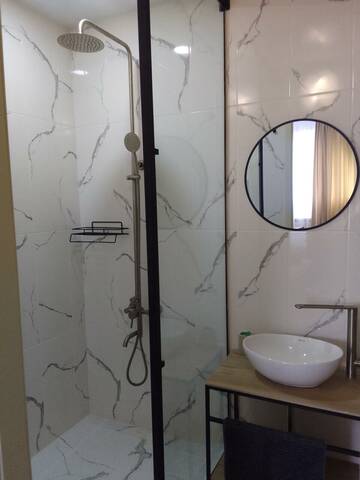 Фото номера Номер делюкс комфорт с 1 двуспальной кроватью Гостиница Олимп г. Туапсе 10