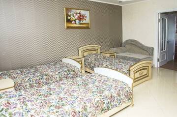 Фото номера Номер делюкс с 4 односпальными кроватями Гостиница Олимп г. Туапсе 4