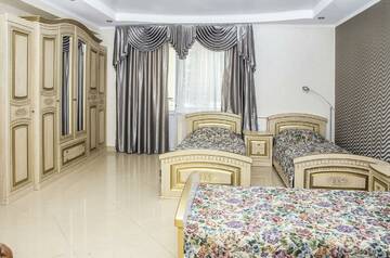 Фото номера Номер делюкс с 4 односпальными кроватями Гостиница Олимп г. Туапсе 2