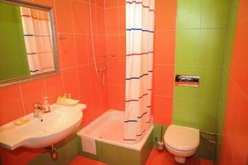 Фото номера Стандартный трехместный номер Гостиница Rosa Del Viento г. Туапсе 3